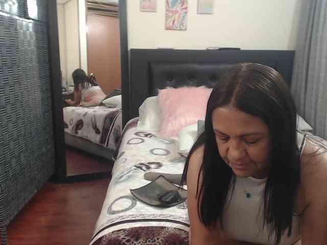 katiehotx webcam