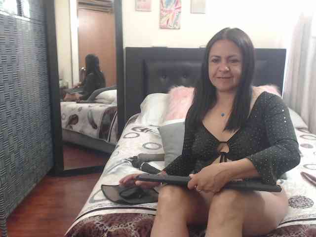katiehotx webcam