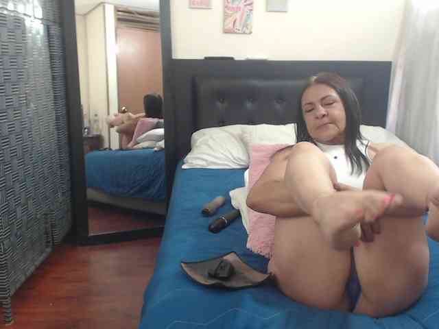 katiehotx webcam