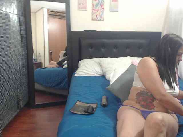 katiehotx webcam