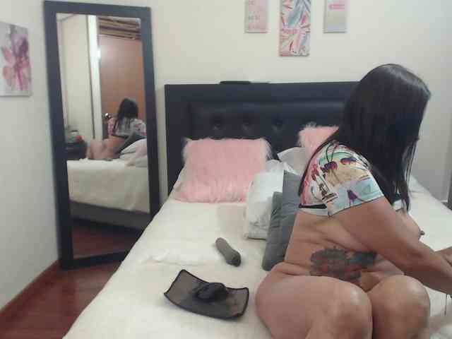 katiehotx webcam