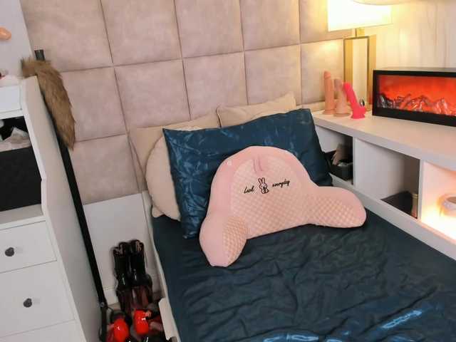 TatjanaTilers — Tip menu is active Make me wet with my lovenseThe Goal is BIG SQUIRT  Make me wet with 222777999 Use the tip menu guys pm is NOT free! Feel free to chat in the public chat