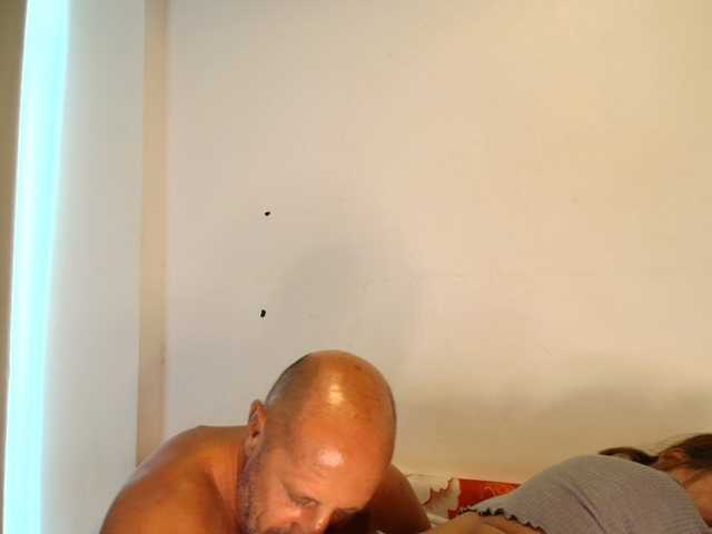 jhongade's BongaCams show and profile