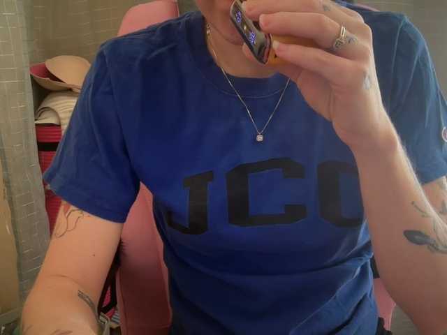 le modèle AmericnBarbie est en webcam porno dans un show sur le site bongacams, il possède les tags suivants: White/Caucasian,Blonde,Shaved