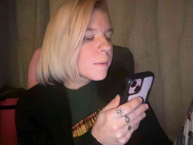 AmericnBarbie webcam