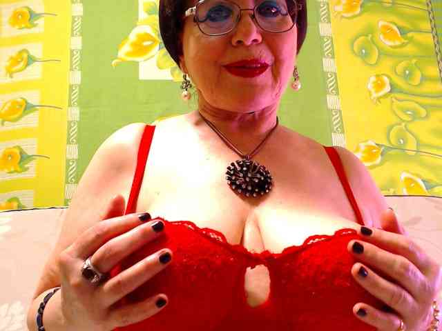 OldKinkyMILF webcam