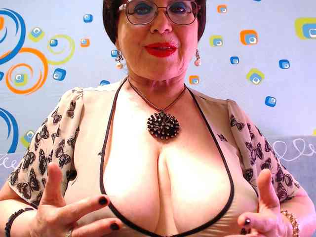 OldKinkyMILF webcam