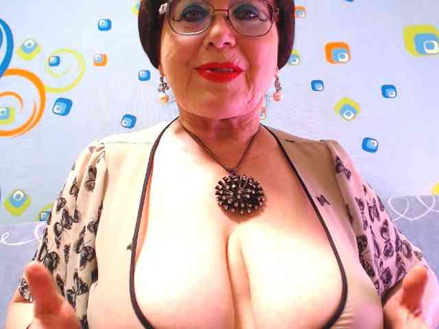 OldKinkyMILF webcam