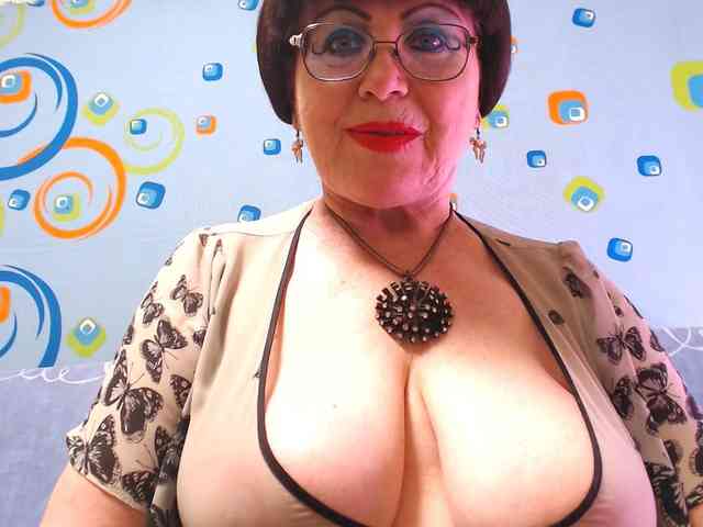 OldKinkyMILF webcam