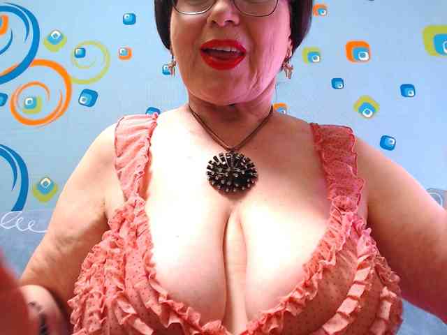 OldKinkyMILF webcam
