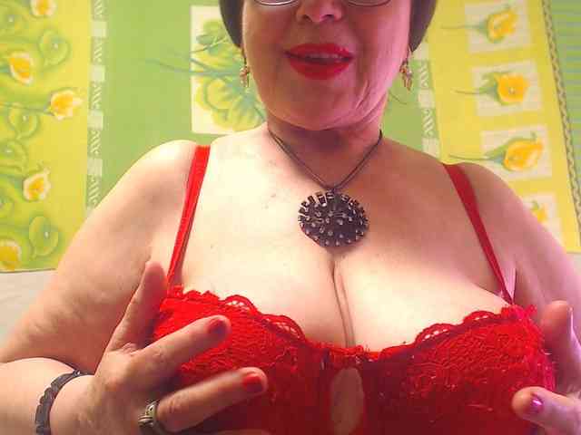OldKinkyMILF webcam