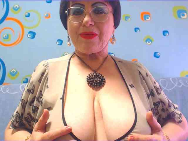 OldKinkyMILF webcam