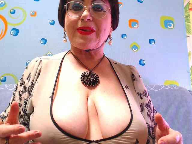 OldKinkyMILF webcam