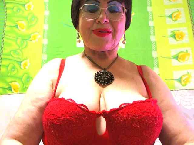 OldKinkyMILF webcam