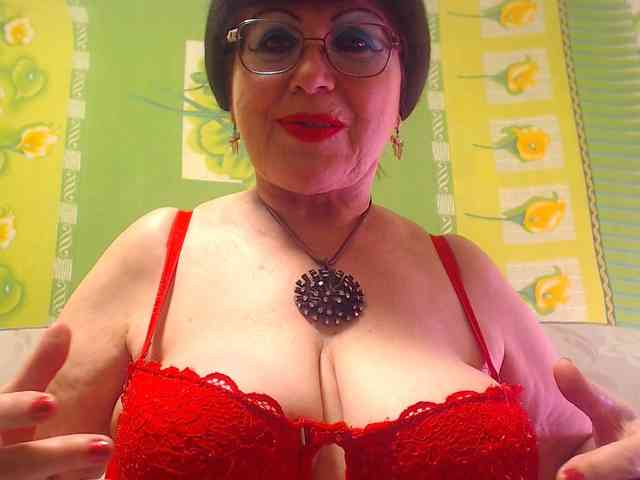 OldKinkyMILF webcam