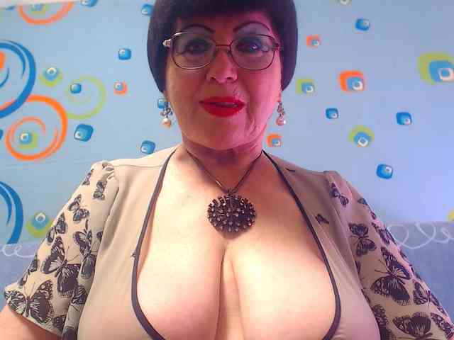 OldKinkyMILF webcam