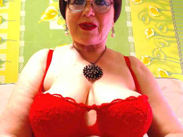 OldKinkyMILF webcam
