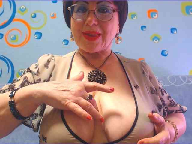 OldKinkyMILF webcam