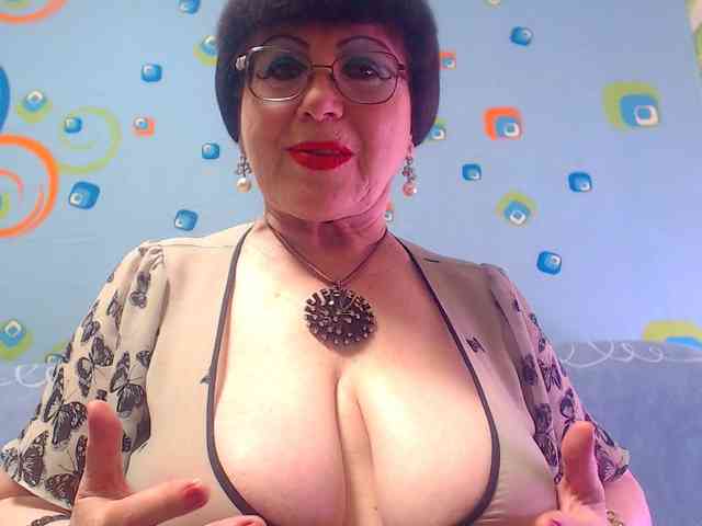 OldKinkyMILF webcam