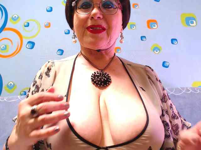 OldKinkyMILF webcam