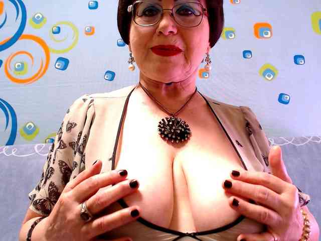 OldKinkyMILF webcam