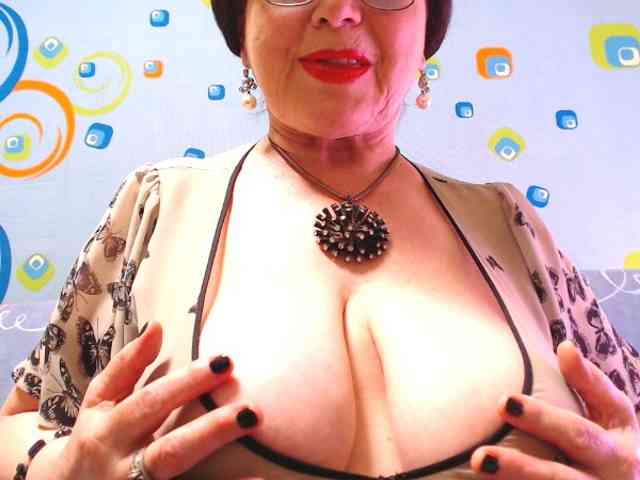 OldKinkyMILF webcam