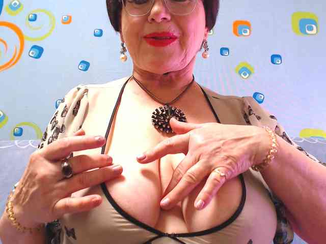 OldKinkyMILF webcam