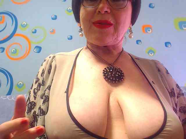 OldKinkyMILF webcam