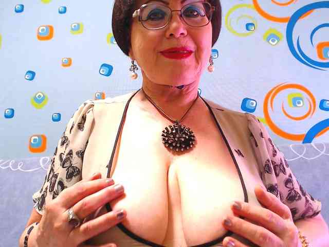 OldKinkyMILF webcam