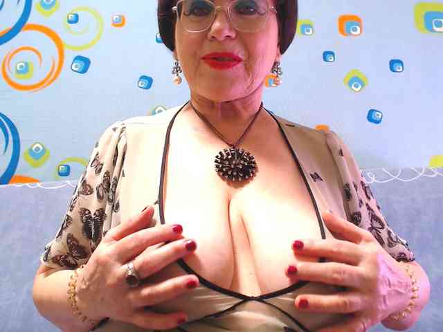 OldKinkyMILF webcam