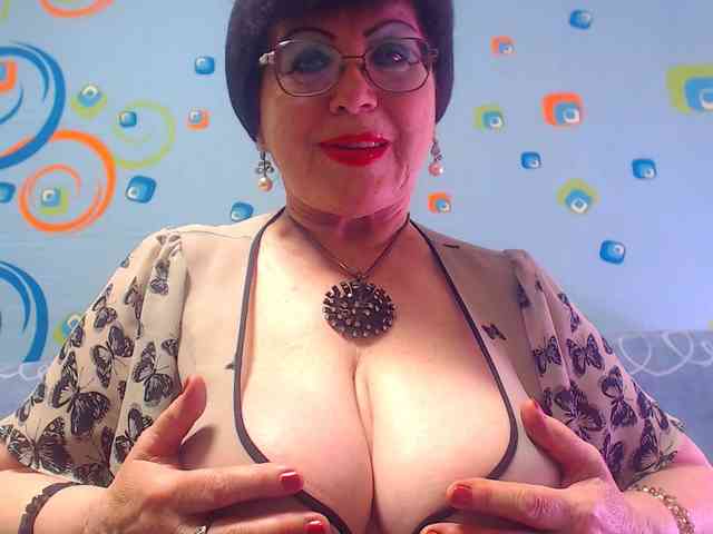 OldKinkyMILF webcam