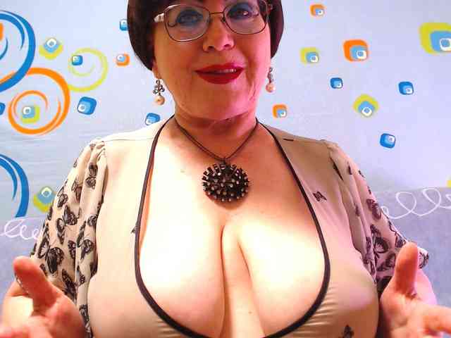 OldKinkyMILF webcam