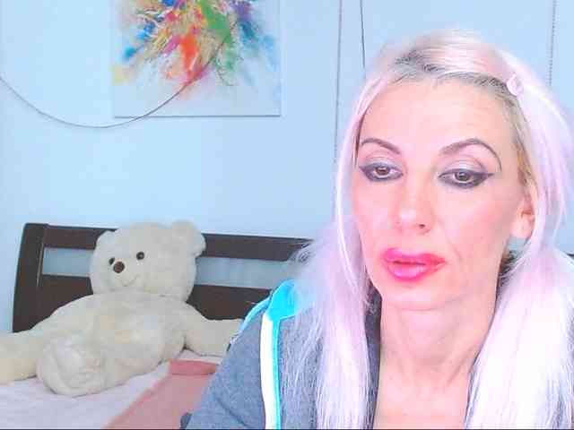HoneyLara webcam