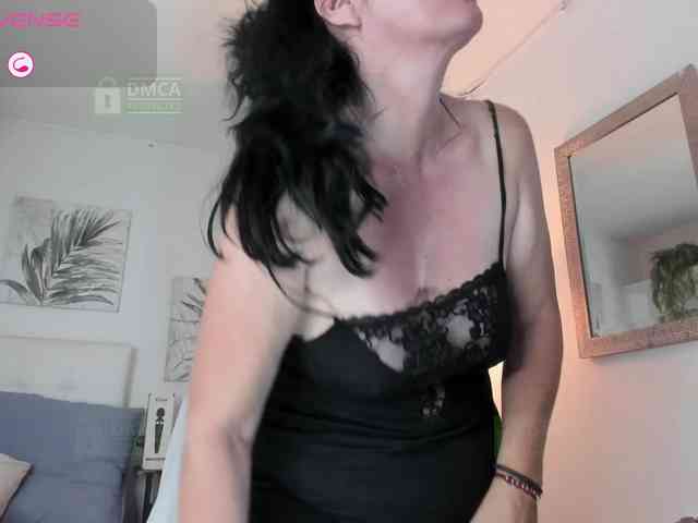 Lady-Hellen webcam