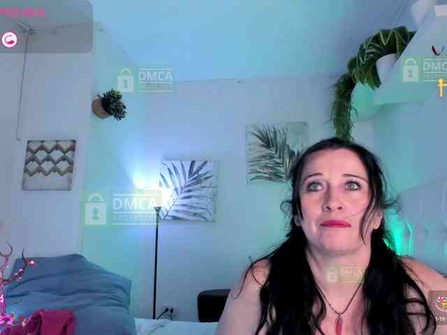 Lady-Hellen webcam