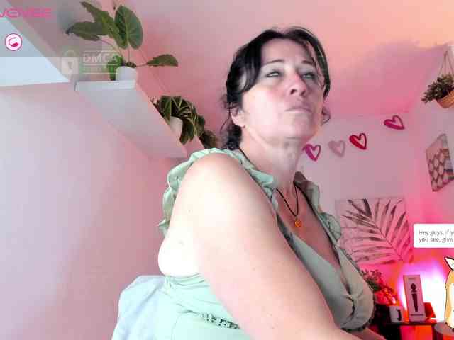 Lady-Hellen webcam