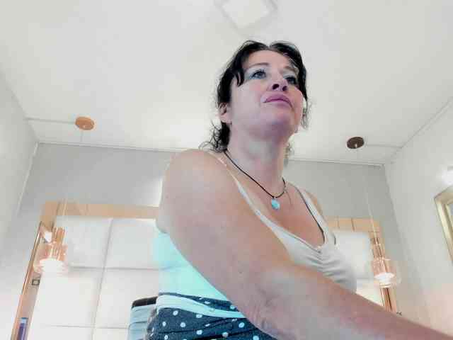 Lady-Hellen webcam