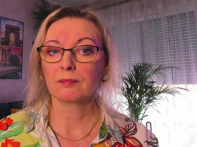 SoftVANESSA's BongaCams show and profile