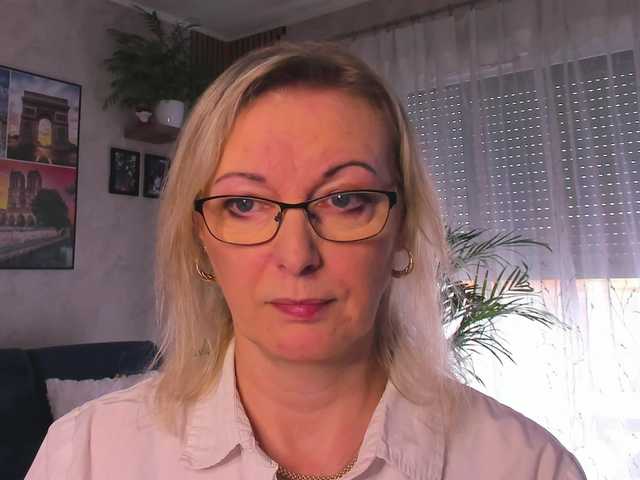 SoftVANESSA's BongaCams show and profile