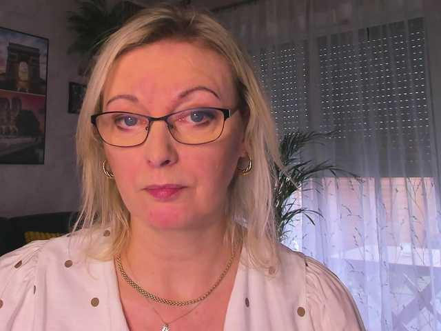 SoftVANESSA's BongaCams show and profile