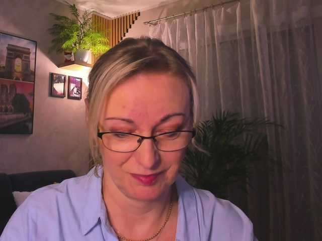 SoftVANESSA's BongaCams show and profile