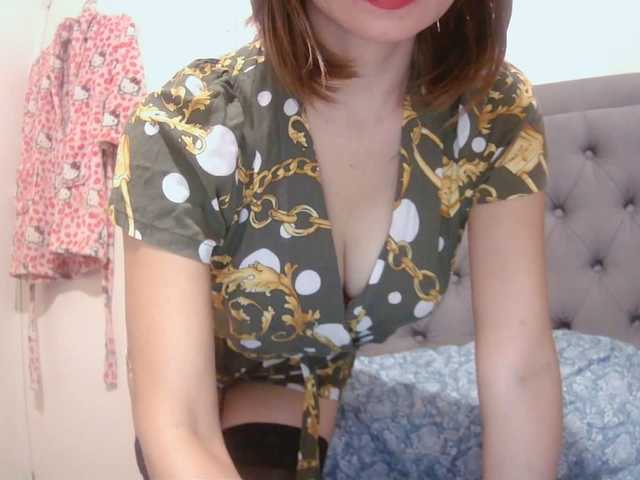 LivesAdrianne webcam