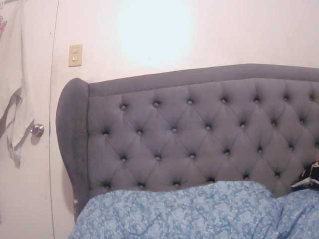 LivesAdrianne webcam