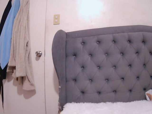 lovesAdrianna24 webcam