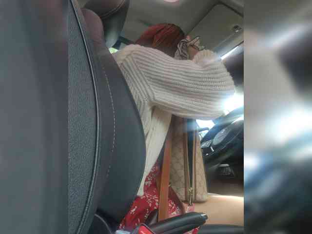 LivesAdrianne webcam