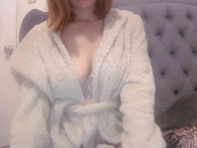 LivesAdrianne webcam