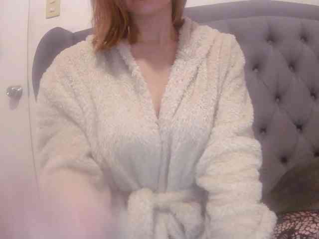 LivesAdrianne webcam