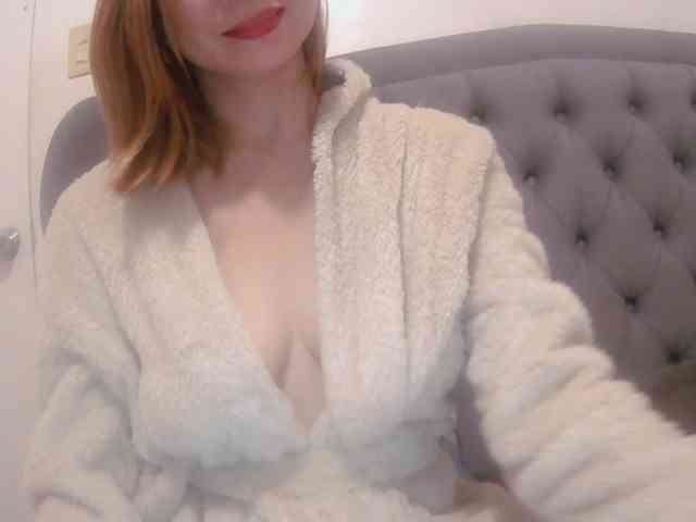 LivesAdrianne webcam