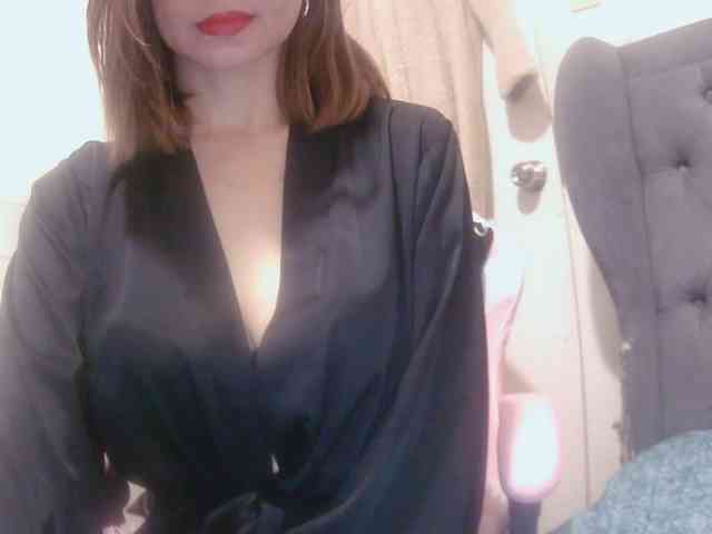 LivesAdrianne webcam