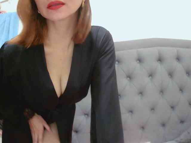 LivesAdrianne webcam